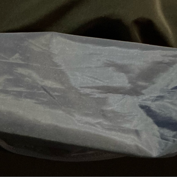 Estee’ Lauder make up bag - Picture 10 of 12